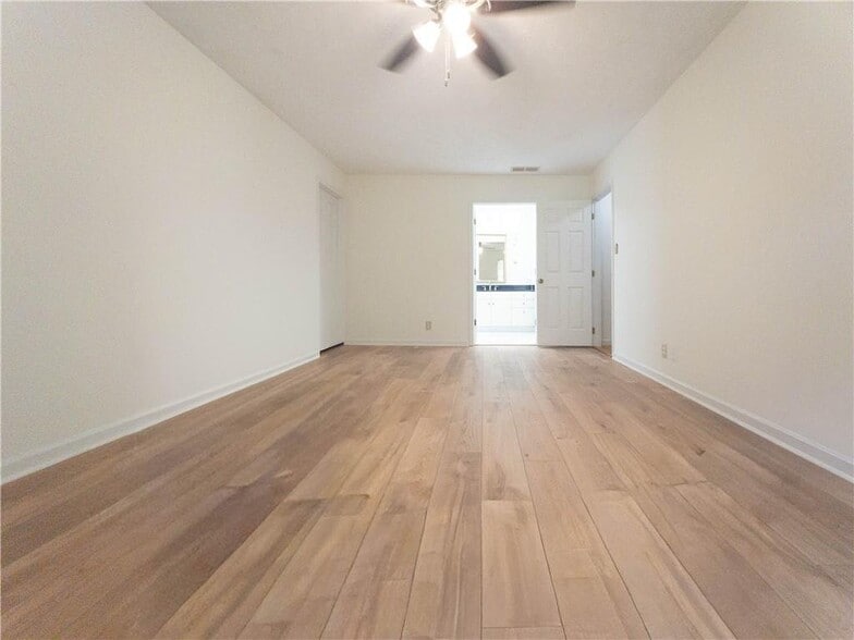 Building Photo - 965 Millbrook Ct