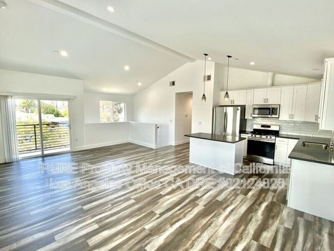 Building Photo - 6732 1/2 Irvine Avenue