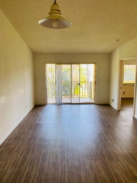 Building Photo - 1130 Lake Shore Dr