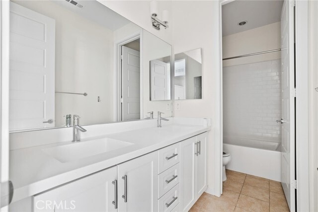 Building Photo - 216 Finch