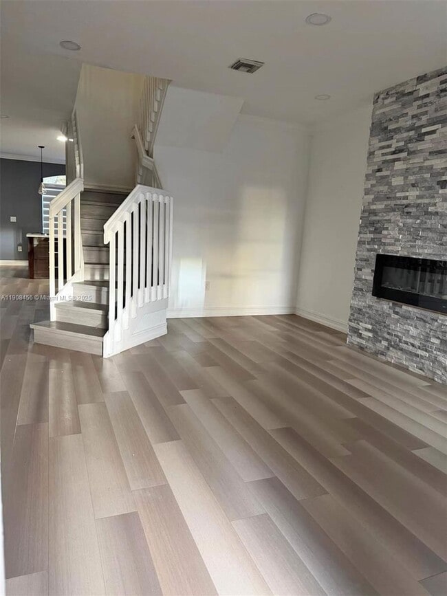 Building Photo - 965 SW 153rd Path