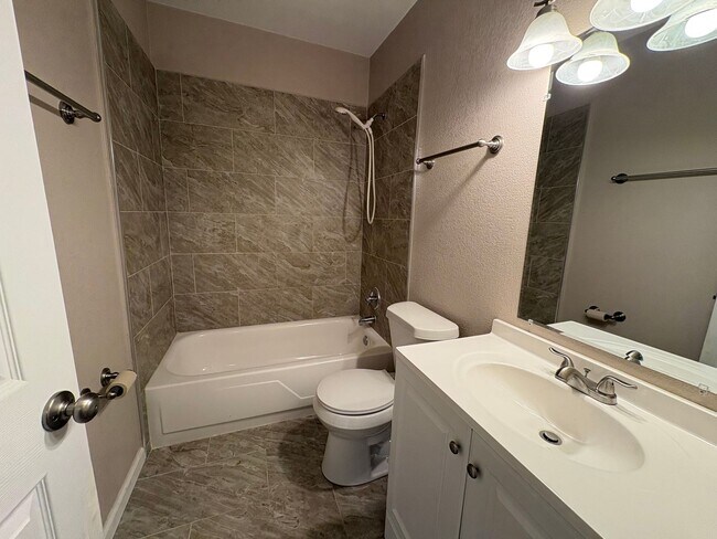 Building Photo - 1 Bed 1 Bath Condo in Colorado Springs