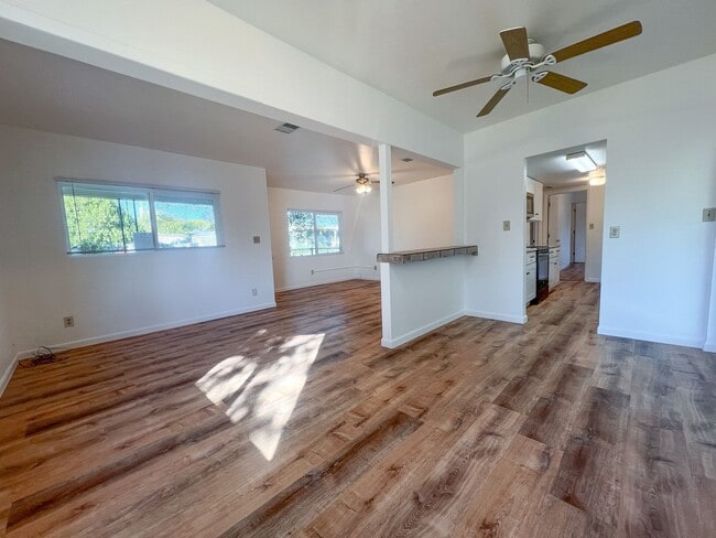 Building Photo - 385 S 4th St