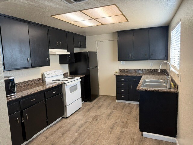 Building Photo - 260 Northwoods Ave