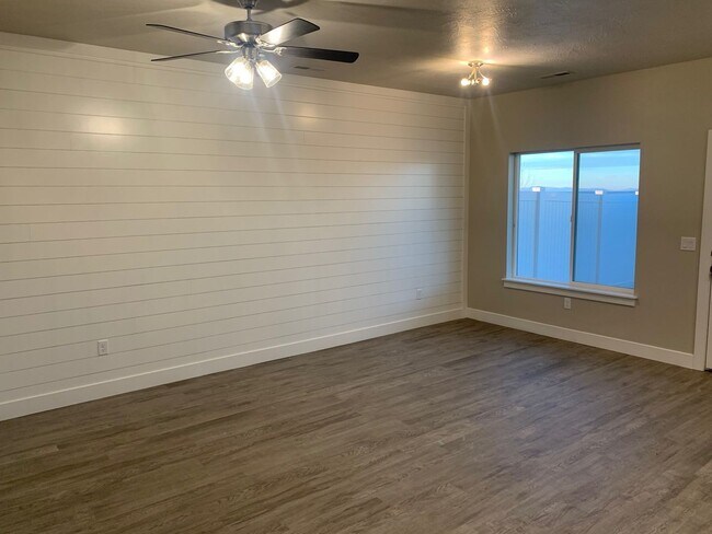 Building Photo - Cedar Bend in Cedar City