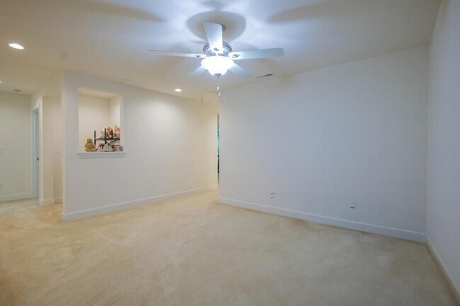 Building Photo - 411 Alamosa Pl