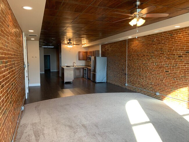 Building Photo - 405 Hampshire St