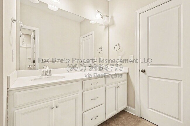 Building Photo - 145 Barclay Dr