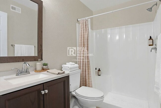 Building Photo - 23072 Vía Pimiento