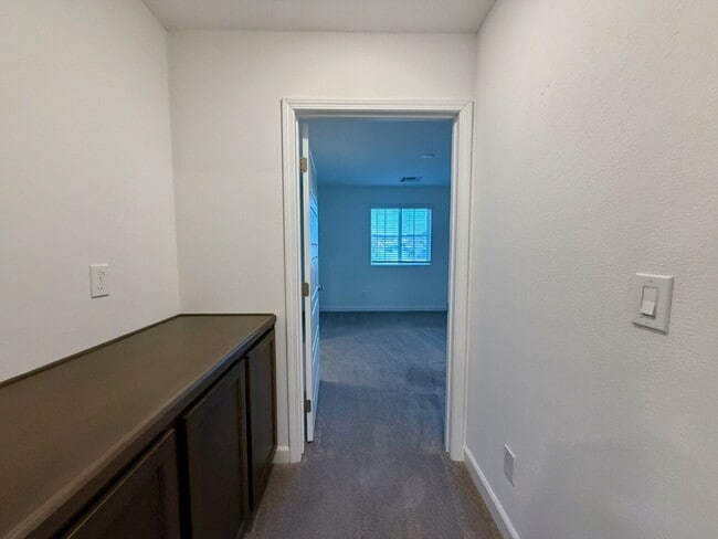 Building Photo - 3 BED 2.5 BATH 2 CAR GARAGE TOWNHOUSE FOR RENT LOCATED IN CADENCE MASTER COMMUNITY