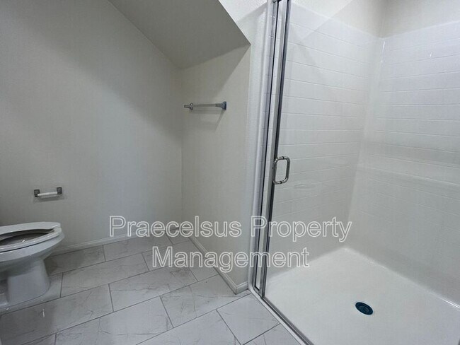 Building Photo - 1475 Suwerte Ave