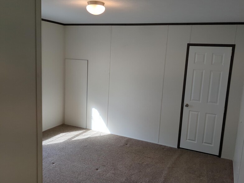 Building Photo - 52 Edgewood Dr