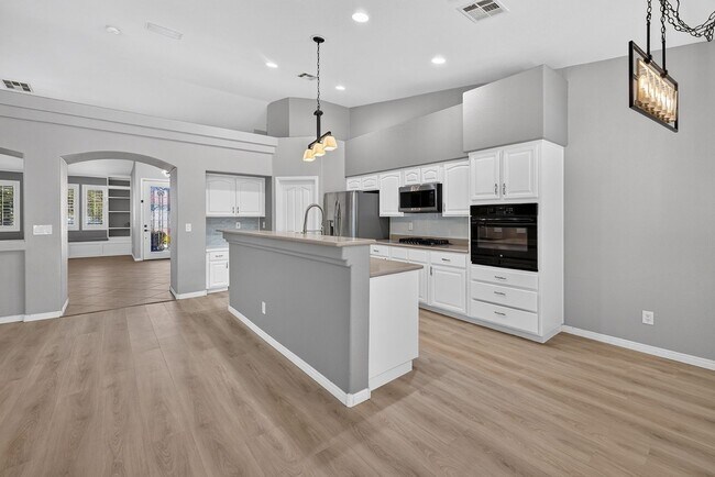 Building Photo - 5317 Blue Evergreen Ave
