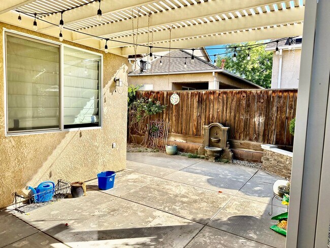 Building Photo - 4048 W Apple Tree Ln