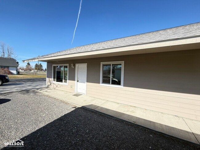 Building Photo - 1401 S 4th Ave