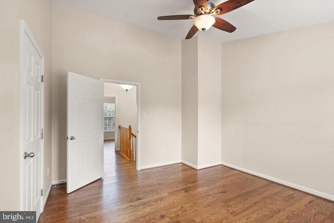 Building Photo - 917 Rolfe Pl