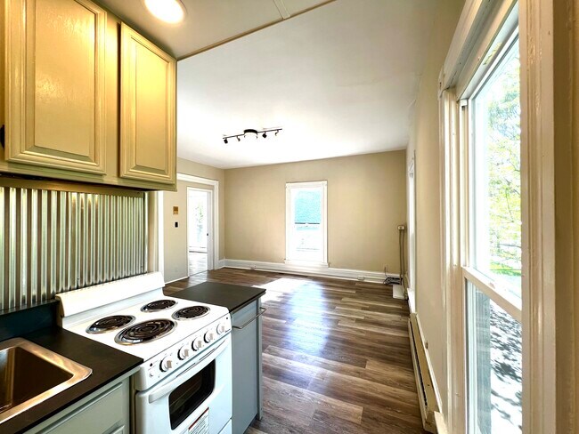 Building Photo - 82 E Lorain St