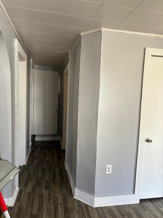 Building Photo - 533 W Greene St