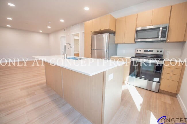 Building Photo - Modern Design, Exceptional Space: Discover This 3-Bedroom Residence at Studio Crossing! ***ONE MO...