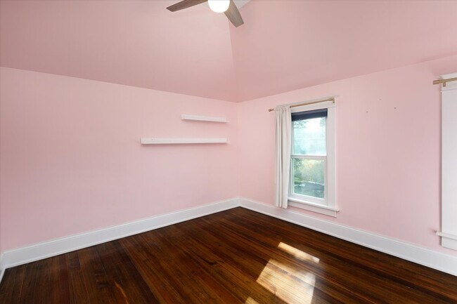 Building Photo - 18 N Main St