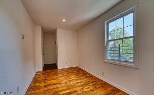 Building Photo - 131 Sylvan Ave