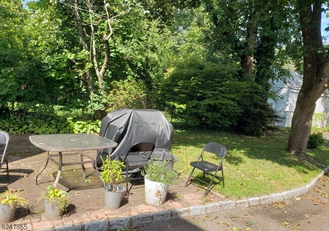 Building Photo - 19 Rosedale Ave