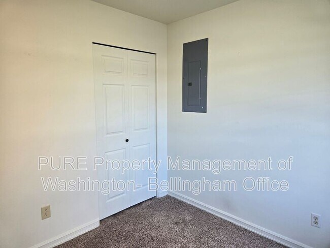 Building Photo - 3013 Pacific St