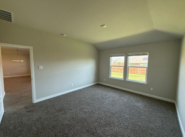 Building Photo - 701 Trinity Pk Trl