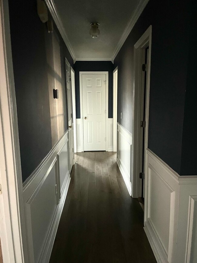 Building Photo - FALL MOVE-IN SPECIAL: 50% OFF 1st FULL MON...