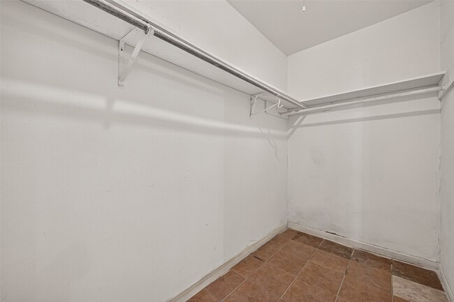 Building Photo - 2523 Creekway Cir