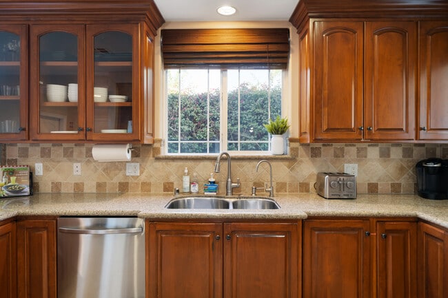 Building Photo - 15935 Archwood Ln