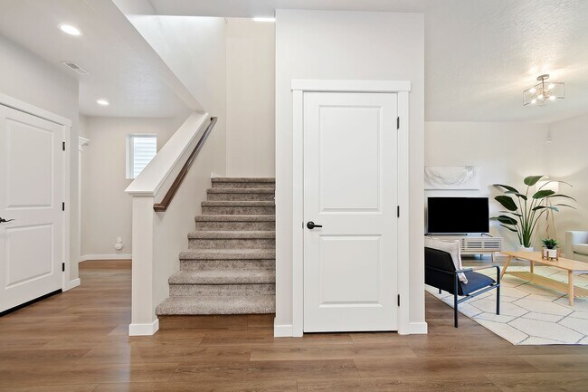 Building Photo - 4 bedroom, 3 bathroom Home located in the heart of Meridian!