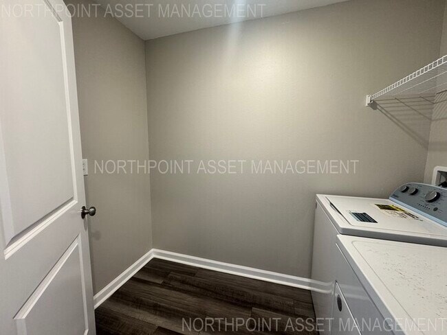 Building Photo - "AUGUST MOVE IN SPECIAL: $500 off on 2nd M...