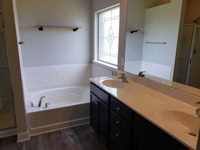 Building Photo - Beautiful brick home with many amenities!