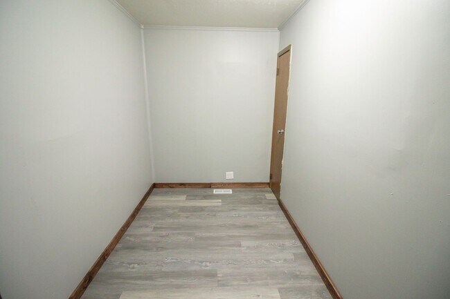 Building Photo - Completely Renovated and Affordable 3 BR Home