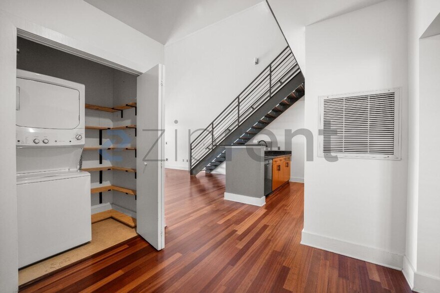 Building Photo - 1501 Doyle Carlton Dr