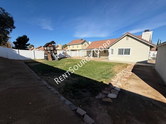 Building Photo - 1940 Simsburry St