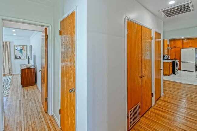 Building Photo - 1700 W 26th St