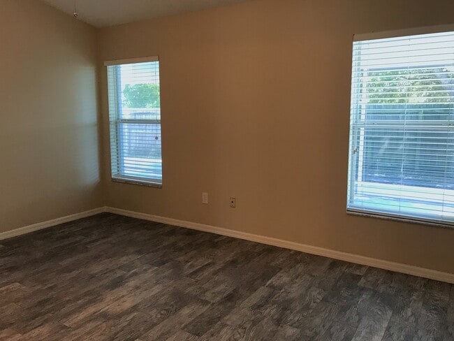 Building Photo - Beautiful 3 Bedroom 2 Bath for Rent in Spring Hill!