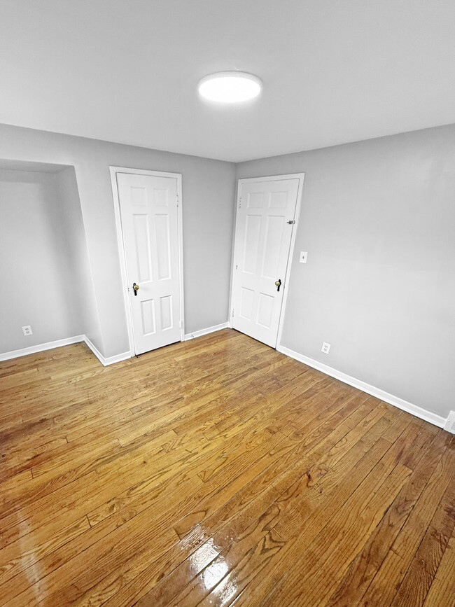 Building Photo - 3746 Brewster St