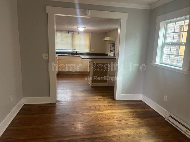 Building Photo - 813 Clark St