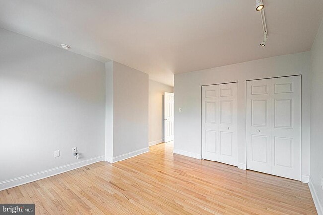Building Photo - 2210 Lombard St