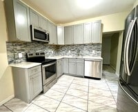 Building Photo - Gorgeous 3-Bedroom Townhome in Elmwood Park! Available NOW!