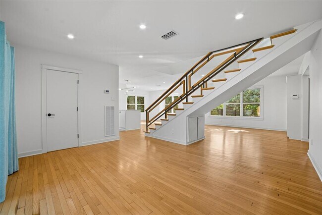 Building Photo - 712 Brownlee Cir