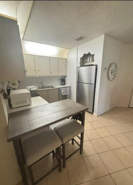 Building Photo - 1971 NE Collins Cir