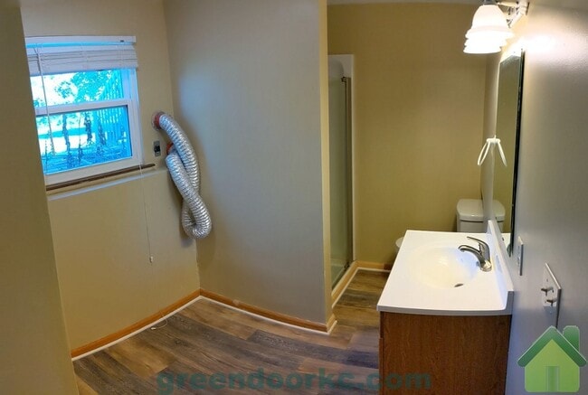 Building Photo - 837 S Lindenwood Dr
