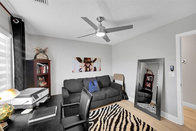 Building Photo - 8606 Arrowhead Dr