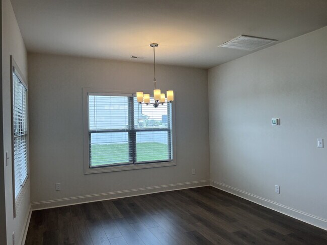 Building Photo - "Spacious 4-Bedroom Retreat with 3.5 Baths in Charming Mt. Juliet!"