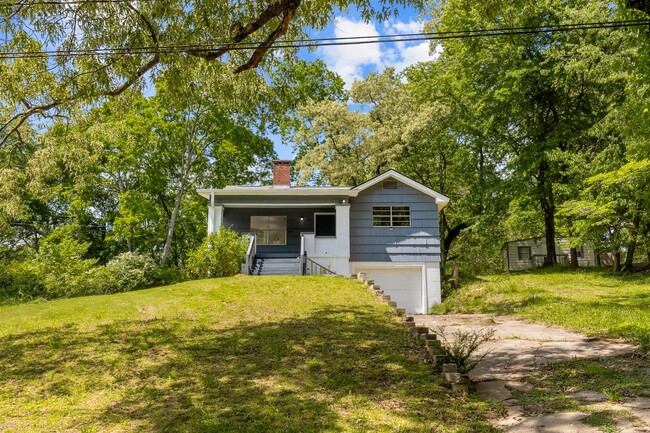 Building Photo - Beautifully Renovated 4 Bedroom 2 Bath Hom...