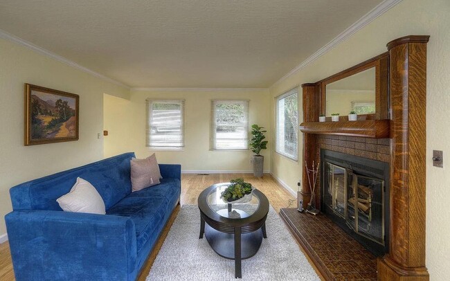 Building Photo - 1004 Acacia St